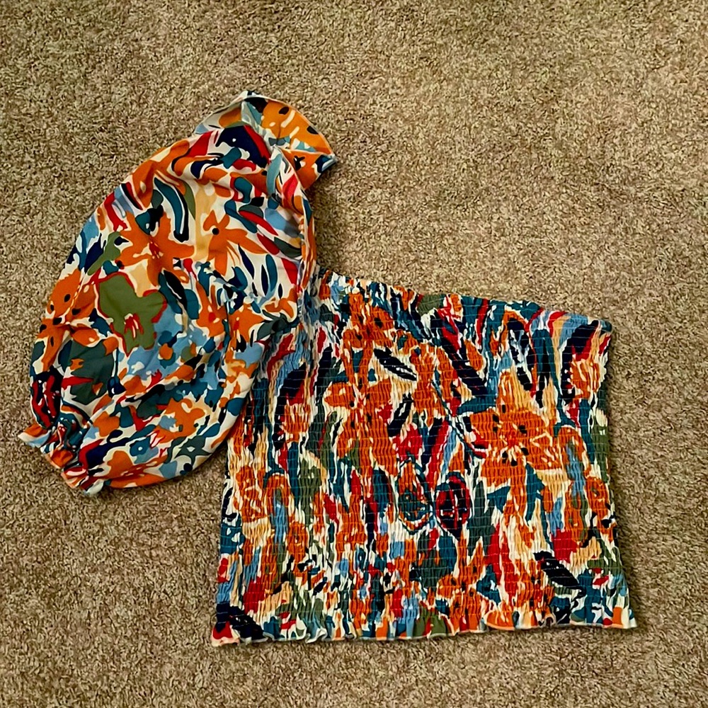 One-shoulder blouse, size XL, never worn,look brand new